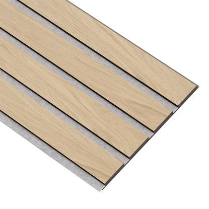I-Wood Medio+ 4-lamel akustikpanel, hvid olieret, grå filt og sort kerne, egefiner, 17 x 300 mm