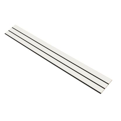 I-Wood Medio+ 3-lamel akustikpanel, hvidmalet, sort filt og lys kerne, folie, 16 x 300 mm