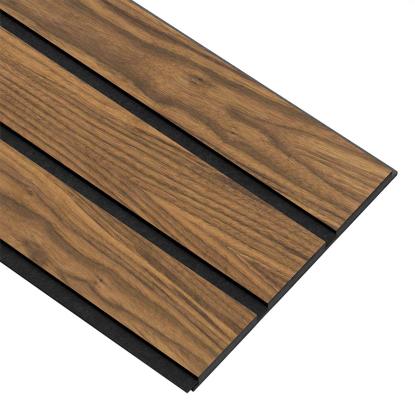 I-Wood Medio+ 3-lamel akustikpanel, klar olieret, sort filt og sort kerne, valnøddefiner, 17 x 300 mm